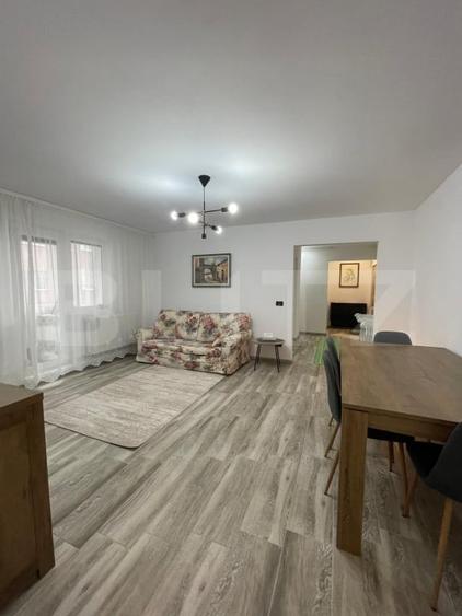 Apartament cu 3 camere semidecomandat, mobilat în Câmpia Turzii