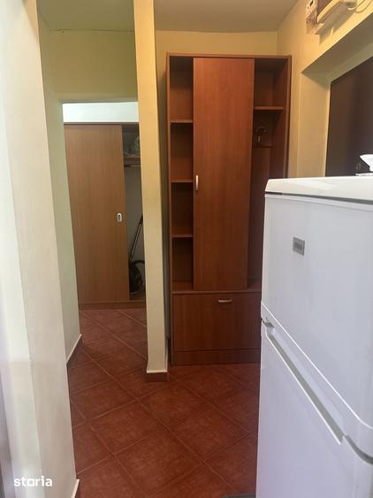 Garsonieră decomandată în Central