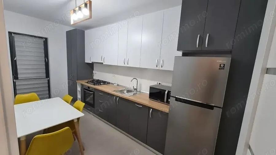 Apartament cu 3 camere decomandat în Drumul Taberei