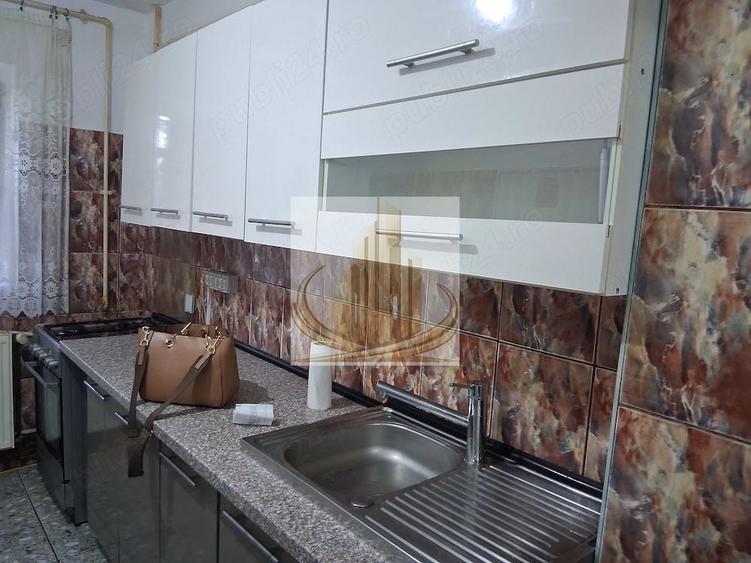 Apartament cu 3 camere decomandat, mobilat în Lipovei
