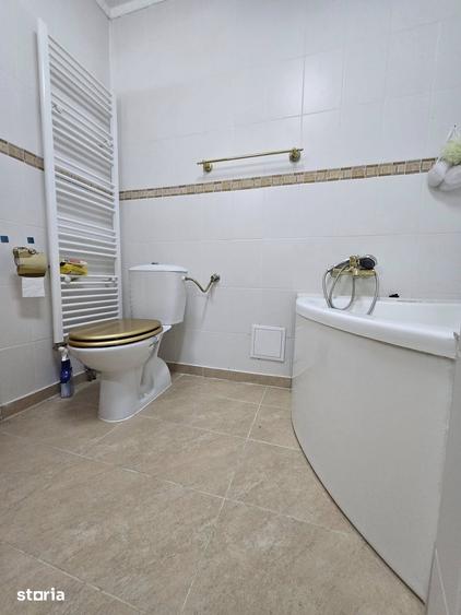 Casă cu 3 camere cu Teren 2466 Mp în Central