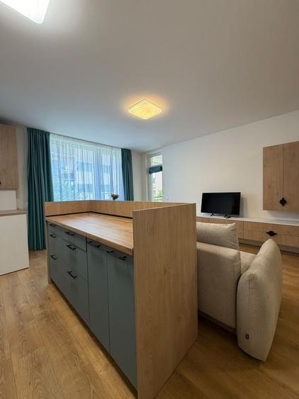 Apartament cu 3 camere semidecomandat, mobilat în Florești