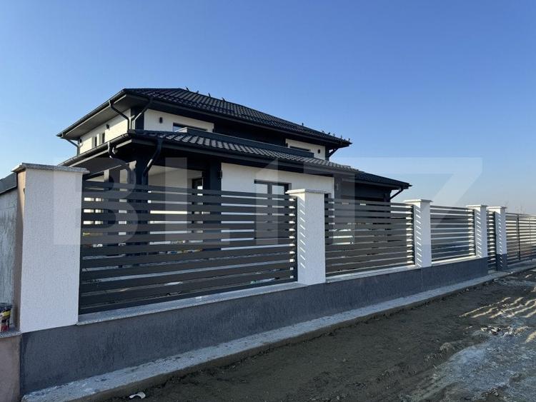 Casă individuală cu 4 camere cu Canalizare în Podari