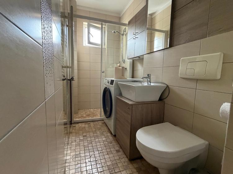 Apartament cu 3 camere semidecomandat în Olimpia-Stadion
