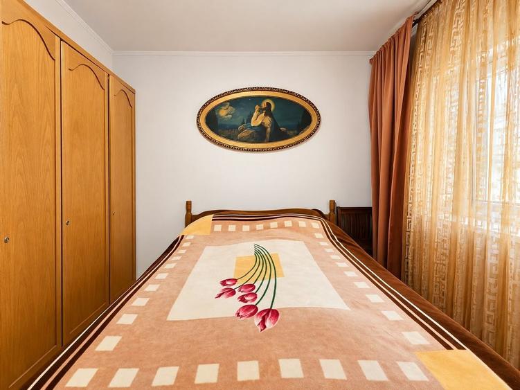 Apartament cu 4 camere decomandat, mobilat în Casa de Cultură