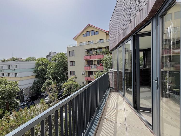 Apartament cu 4 camere decomandat în Dorobanți