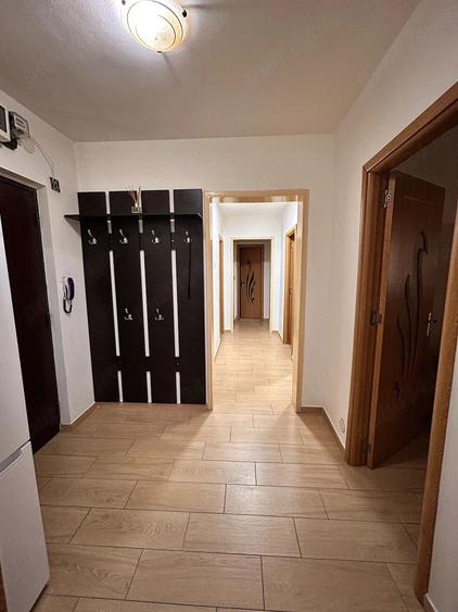 Apartament cu 3 camere decomandat în Baba Novac