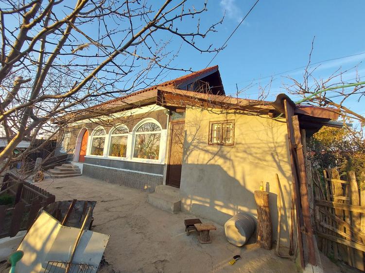 Casă cu 3 camere în Topalu