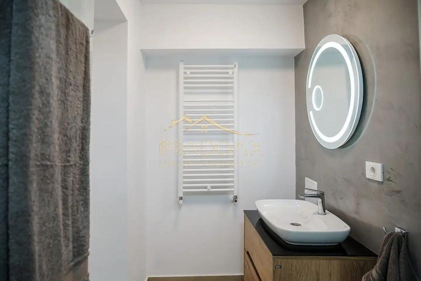 Casă individuală cu 8 camere cu Canalizare în Cișmigiu