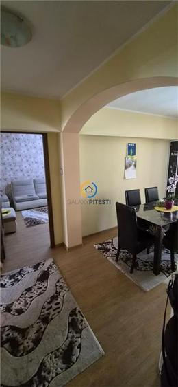 Apartament cu 3 camere decomandat în Prundu
