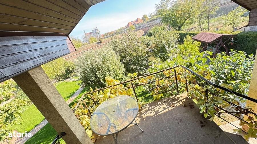 Casă cu 4 camere cu Teren 715 Mp în Central