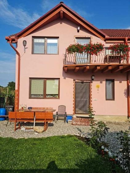Casă cu 3 camere în Șura Mare
