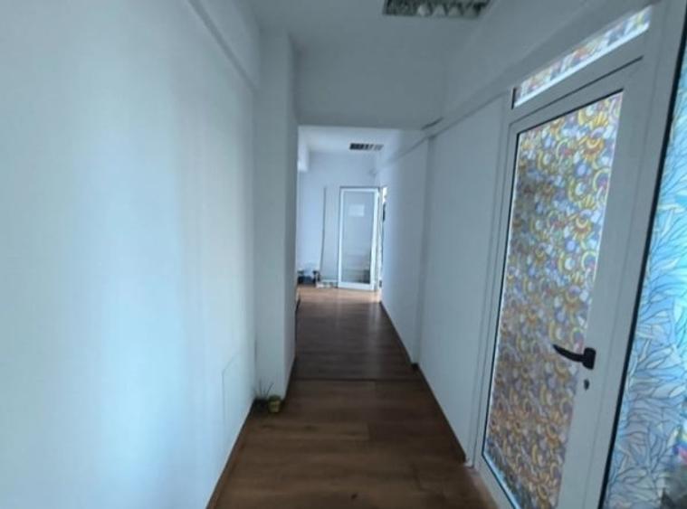Birou, de 35 mp, în Central