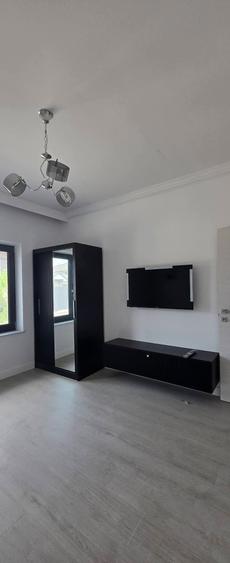 Casă cu 4 camere în Exterior Vest