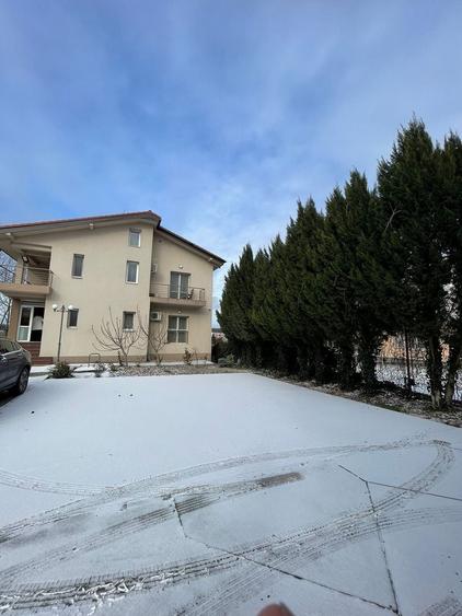 Casă individuală cu 10 camere cu Canalizare în Balotești