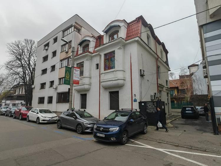 Apartament cu 4 camere decomandat, mobilat în Clucerului