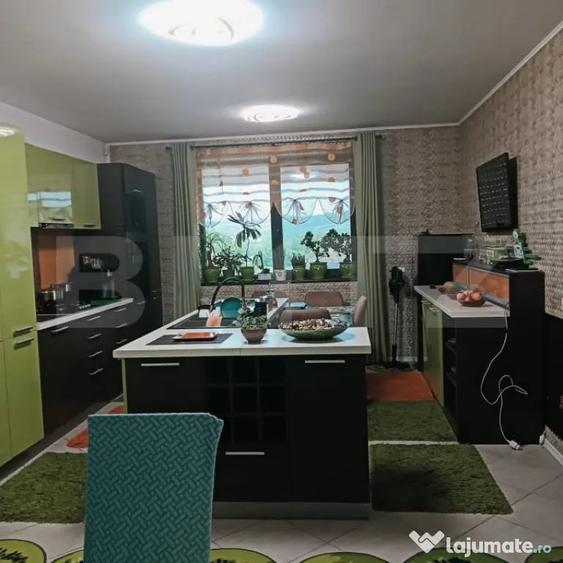 Casă cu 5 camere cu Teren 1280 Mp în Central