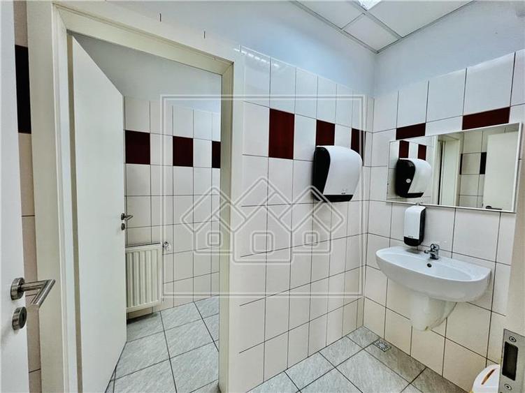 Birou, de 200 mp, în Central