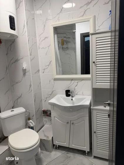 Apartament cu 3 camere semidecomandat în Tineretului
