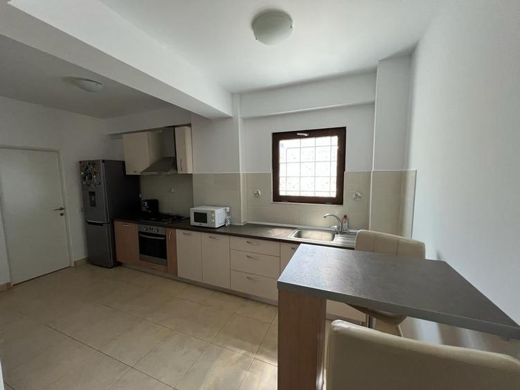 Apartament cu 2 camere decomandat, mobilat în Decebal