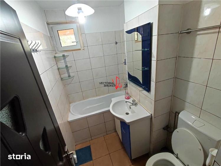 Apartament cu 2 camere semidecomandat în Tei