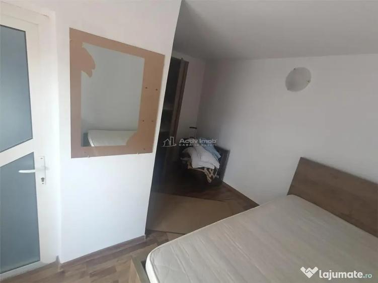 Casă cu 16 camere cu Teren 694 Mp în Central