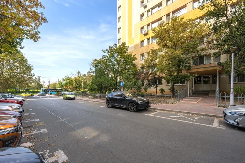 Apartament cu 3 camere semidecomandat în Titan