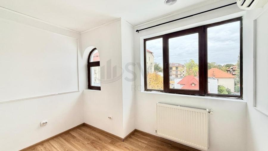 Casă individuală cu 10 camere cu Teren 200 Mp în Kiseleff