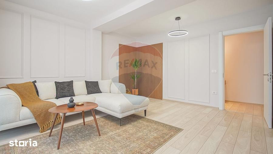 Apartament cu 3 camere decomandat în Tractorul
