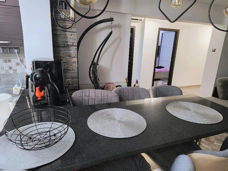 Apartament cu 3 camere decomandat în Central