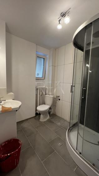 Garsonieră decomandată în Lahovari