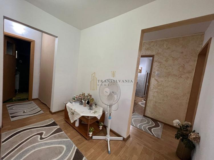Apartament cu 4 camere decomandat în Central
