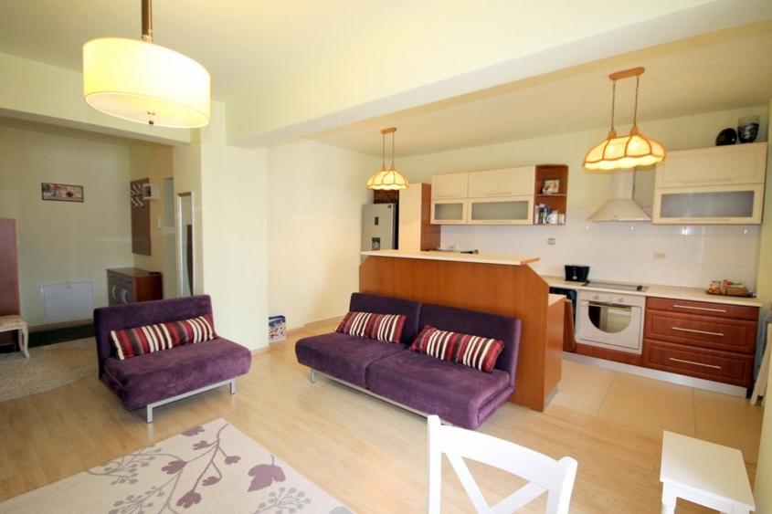 Apartament cu 2 camere semidecomandat, mobilat în Bună Ziua