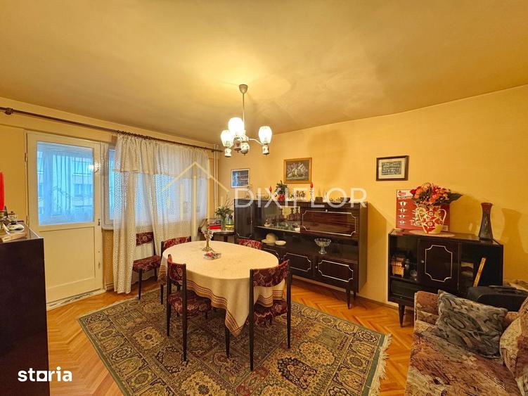 Apartament cu 3 camere decomandat în 1848