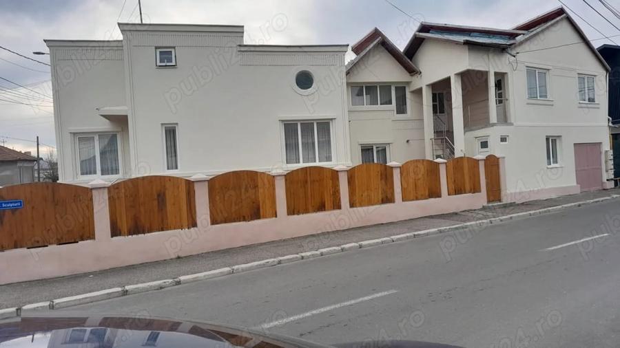 Casă cu 6 camere cu Teren 370 Mp în Central