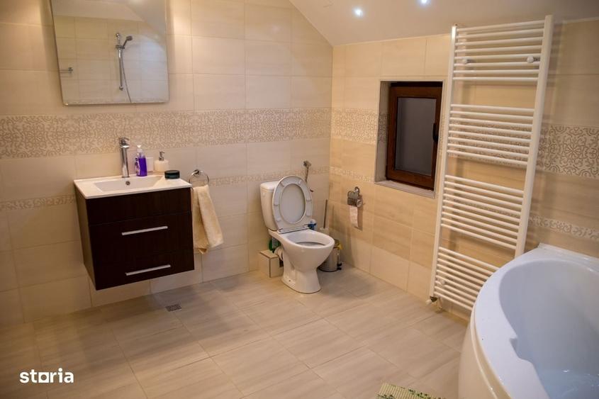 Casă cu 4 camere în Sânnicoară