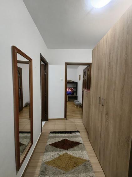 Apartament cu 2 camere semidecomandat în Letea