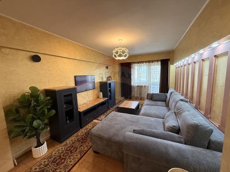 Apartament cu 4 camere decomandat, mobilat în Ultracentral