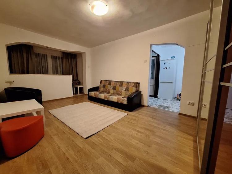 Apartament cu 2 camere semidecomandat, mobilat în Tătărași