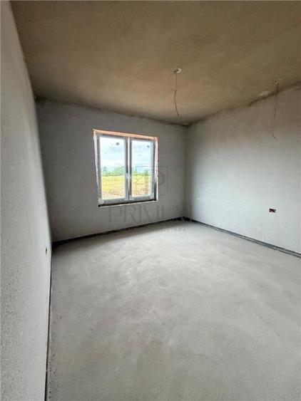 Duplex cu 5 camere cu Canalizare în Moșnița Nouă