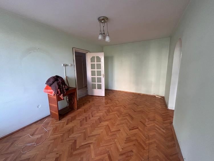 De vanzare apartament 2 camere in Tudor - 4
