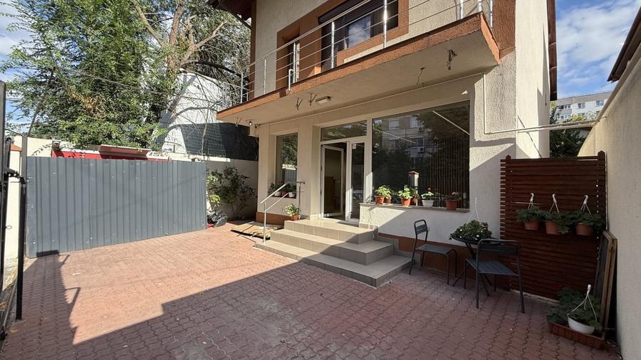 Spațiu comercial, de 40 mp, în Uverturii