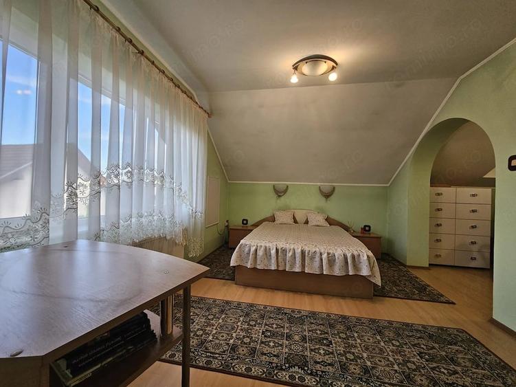 Casă cu Teren 1159 Mp în Zăvoi