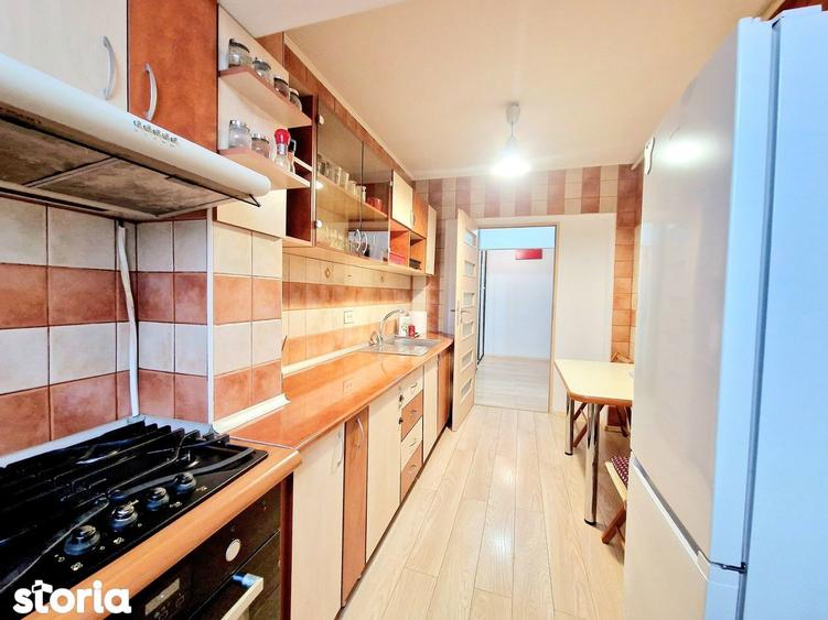 Apartament cu 3 camere decomandat, mobilat în Central