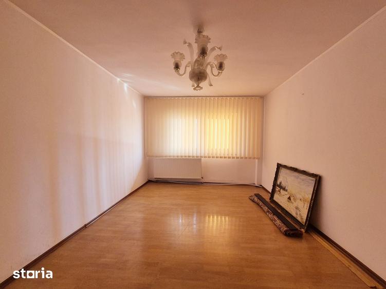 Apartament cu 3 camere decomandat în 1 Mai