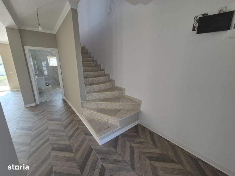 Casă cu 4 camere cu Teren 350 Mp în Central