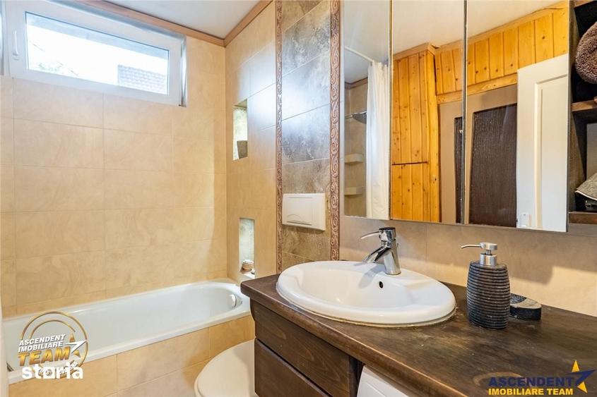 Casă cu 7 camere cu Teren 2822 Mp în Central