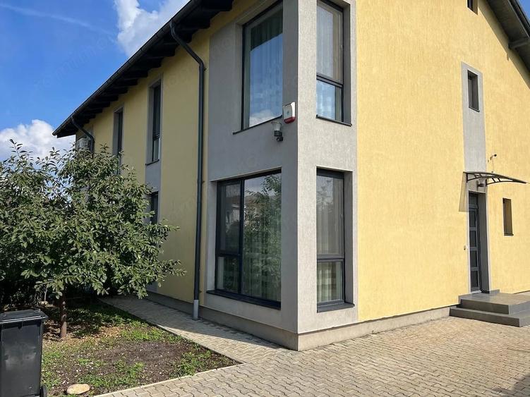 Casă cu 4 camere cu Teren 360 Mp în Dumbrăvița