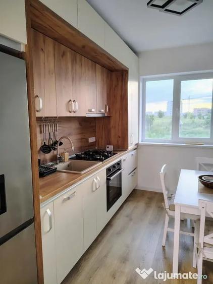 Apartament cu 3 camere decomandat în Central