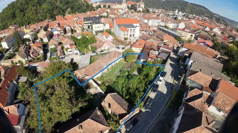 Teren Construcții intravilan de 1949 mp, în Central